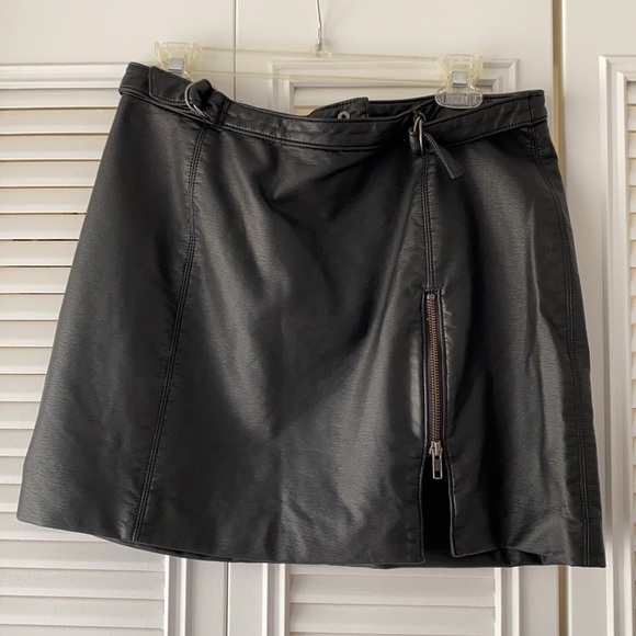 Free People Dresses & Skirts - SALE 💫 🖤Free People🖤 Leather Mini Skirt ✨NWOT✨
